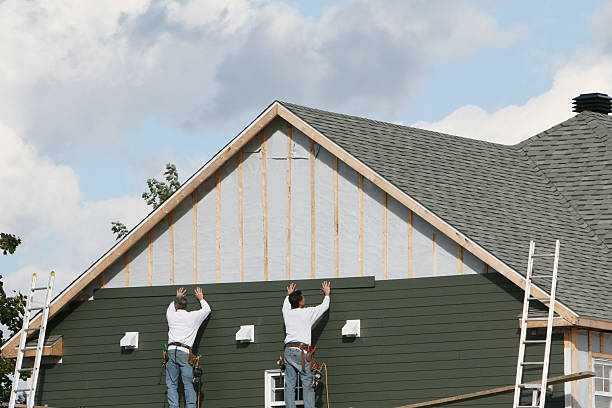 Professional Vinyl Siding technician working in Pinehurst, MA